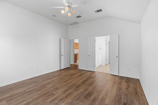 Building Photo - 2305 Boulder Run