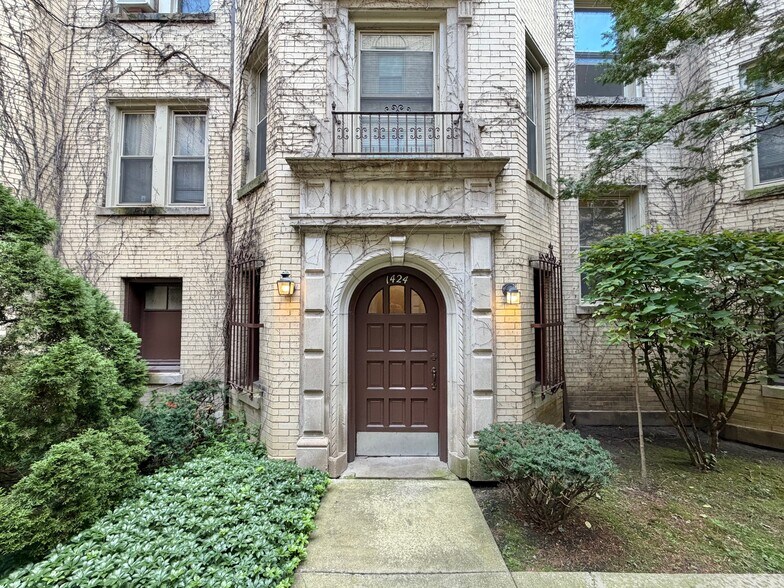 Building Photo - 1426 Farwell W Ave