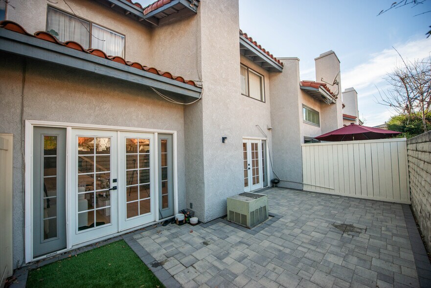 Building Photo - 20645 Roscoe Blvd