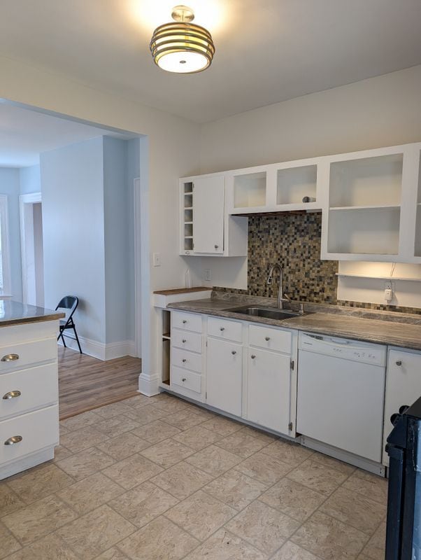 Building Photo - 5313 Broadway, 1