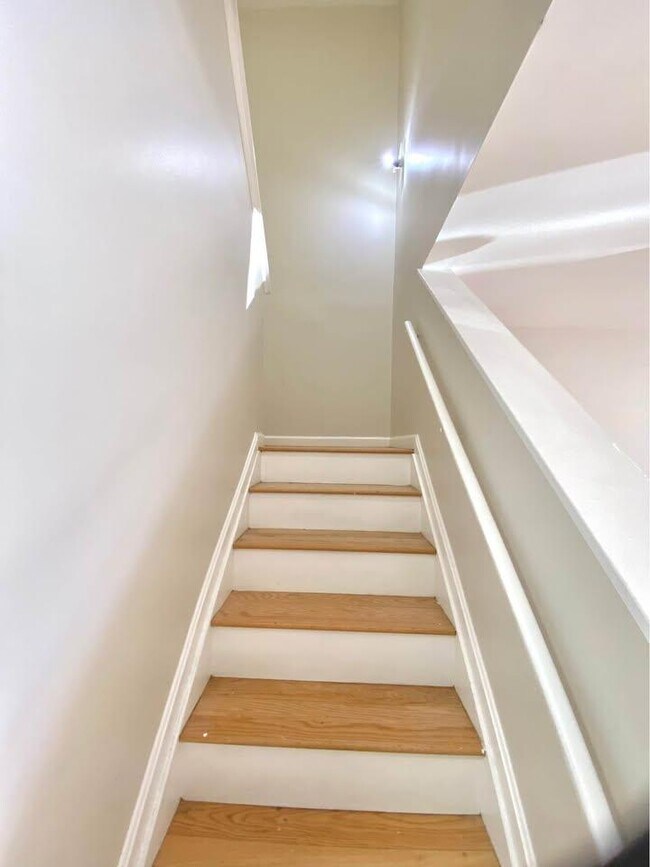 Building Photo - 2512 E Fayette St