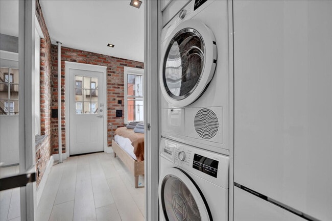 Building Photo - 120 Mulberry St