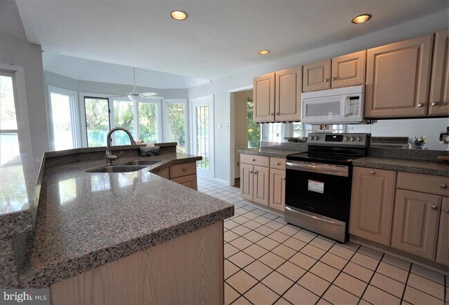 Building Photo - 104 Hidden Creek Dr