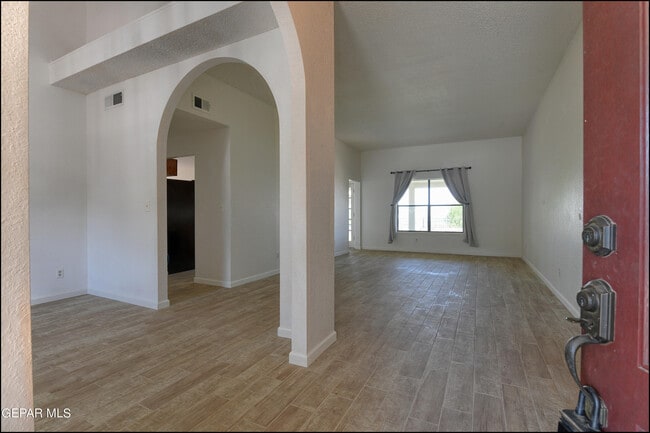 Building Photo - 829 Dulce Tierra Dr