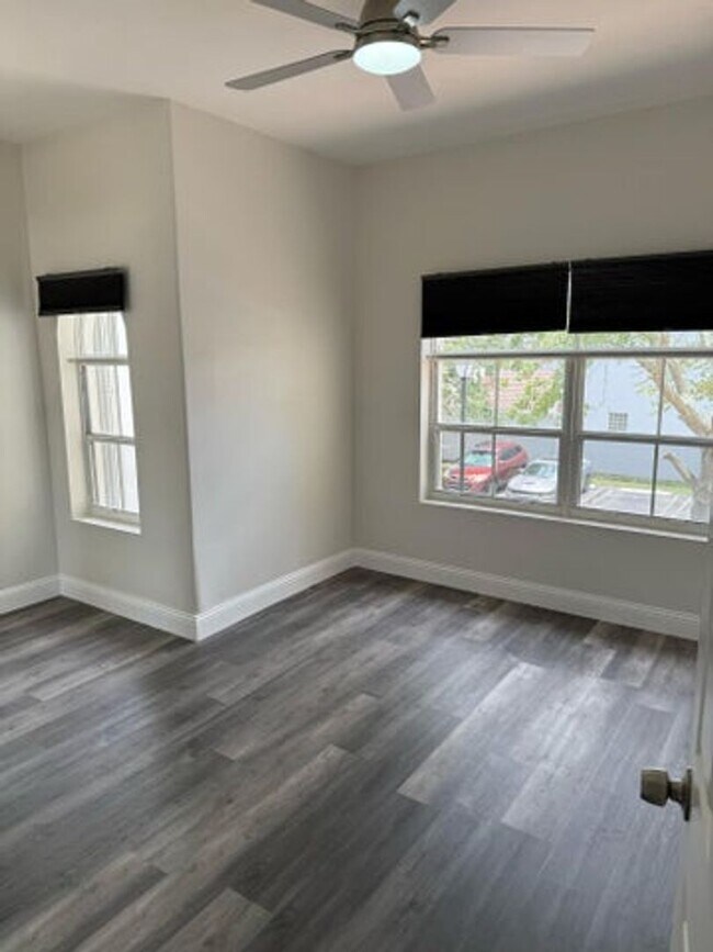 Building Photo - 5076 SW 38th Way