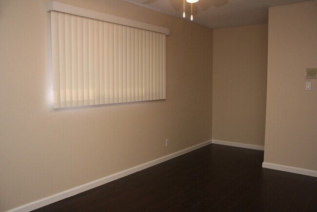 Building Photo - Superb Dual Master Townhome!