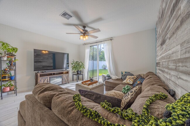 Building Photo - 2460 Timber Forest Dr