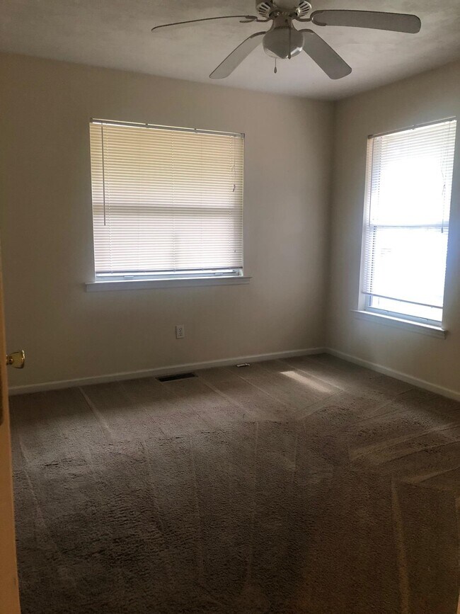 Building Photo - 1510 Raa Ave