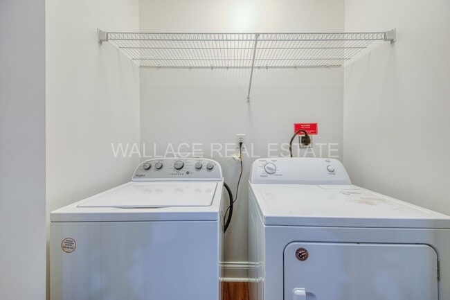 Building Photo - 3 BEDROOM CONDO IN RIVER TOWNE - A GATED LAKEFRONT COMMUNITY!!