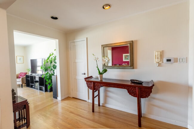 Building Photo - 64 Encanto Ave