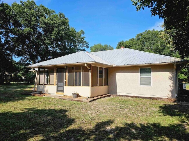 Building Photo - 4225 Oak Ln