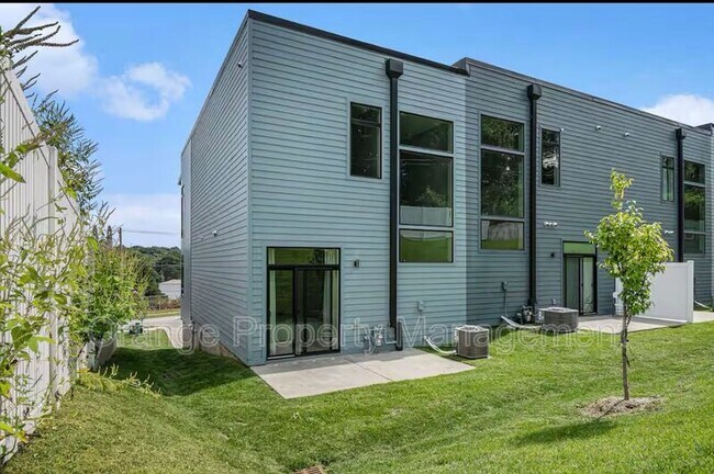 Building Photo - 636 N 46th St