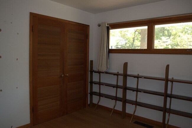Building Photo - Marvelous 4 Bed 2.5 Bath House In Quarry H...