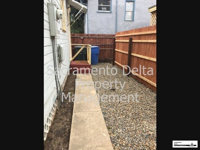 Building Photo - Cute and Cozy 1bed/1bath Cottage in Colonial Heights