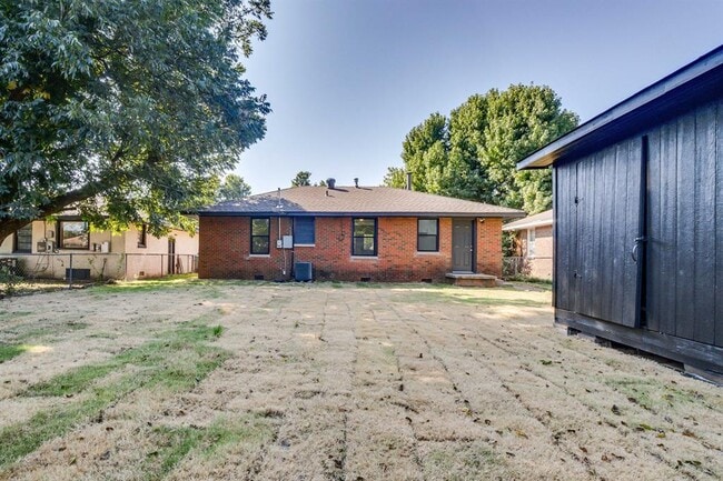 Building Photo - 2725 Texoma Dr