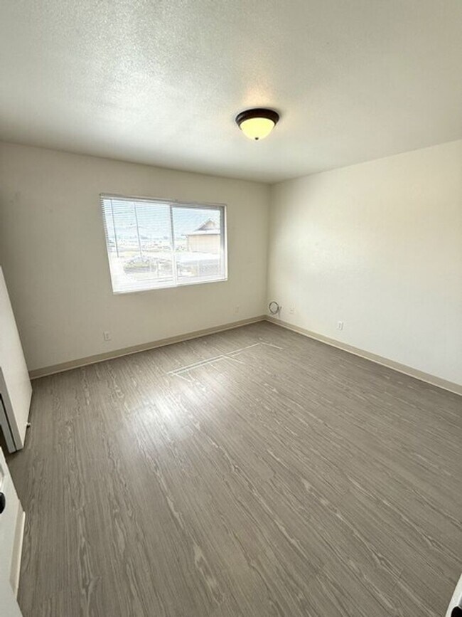 Building Photo - Remodeled Guadalupe 2 bedroom apt