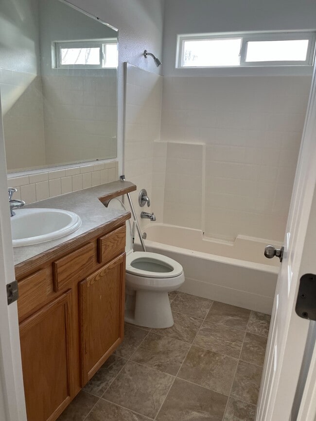 Building Photo - 2664 E Bridgecreek Dr