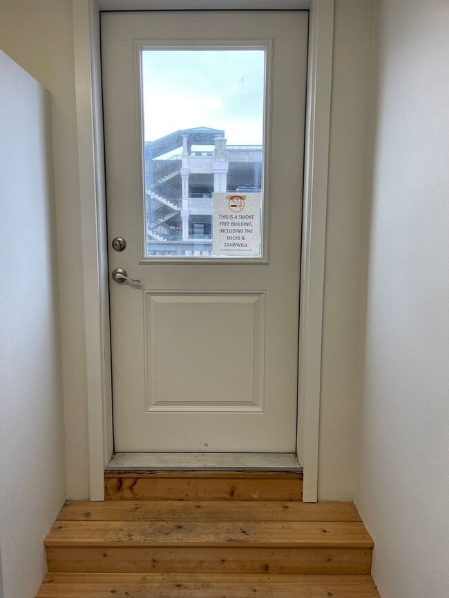 Building Photo - FURNISHED 1 BEDROOM 1 BATH APARTMENT  - BREMERTON