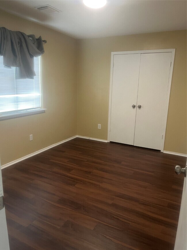 Building Photo - 2038 Greenwest Dr