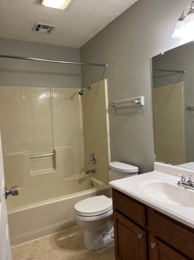 Shared bath - 1004 S Dogwood St