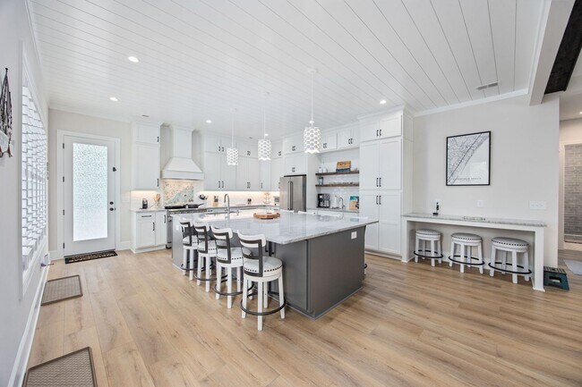 Building Photo - Gorgeous Custom Home Available for Snowbir...