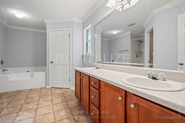 Building Photo - Beautiful 4-Bed 2-Bath Home on Corner Lot in Gated Community