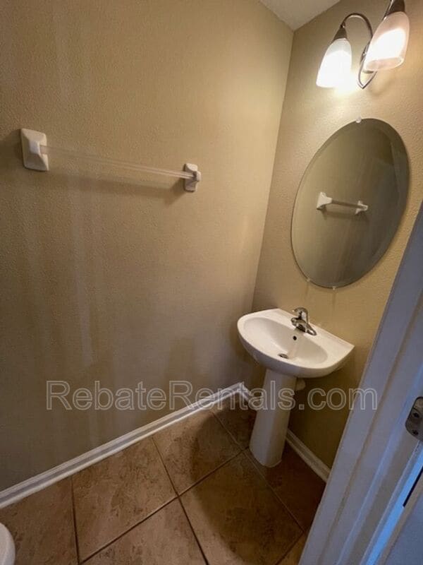 Building Photo - 4199 Highwood Dr