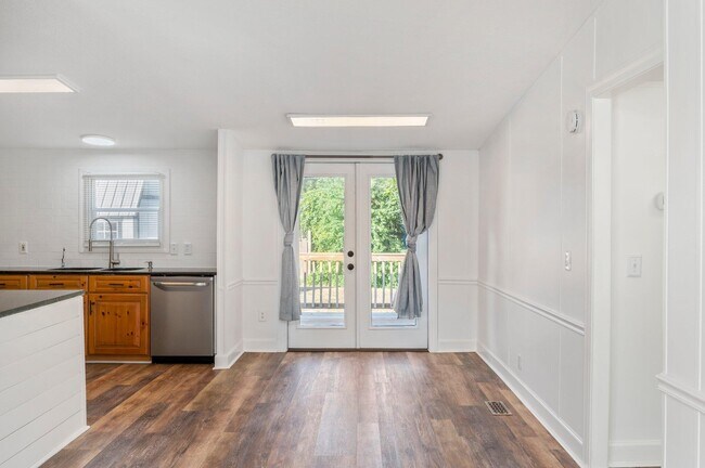 Building Photo - 264 Pinelog St