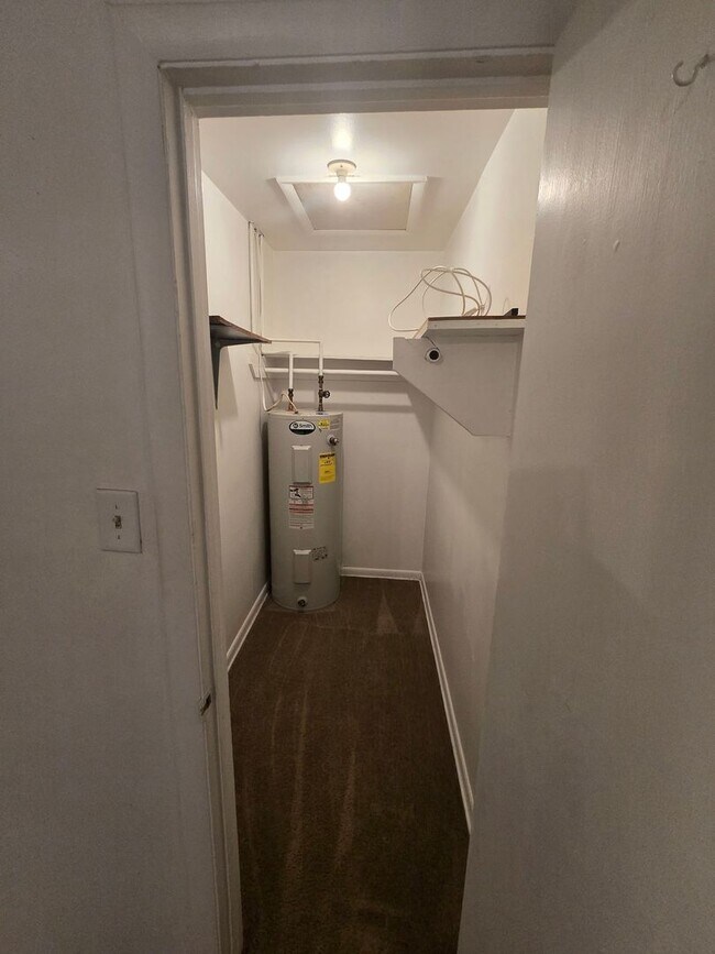 Building Photo - 1 bedroom duplex