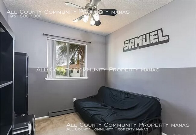 Building Photo - Beautiful 3 bedroom 1.5 bath Townhouse