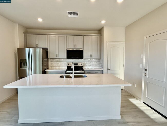 Building Photo - 626 Shefford Dr