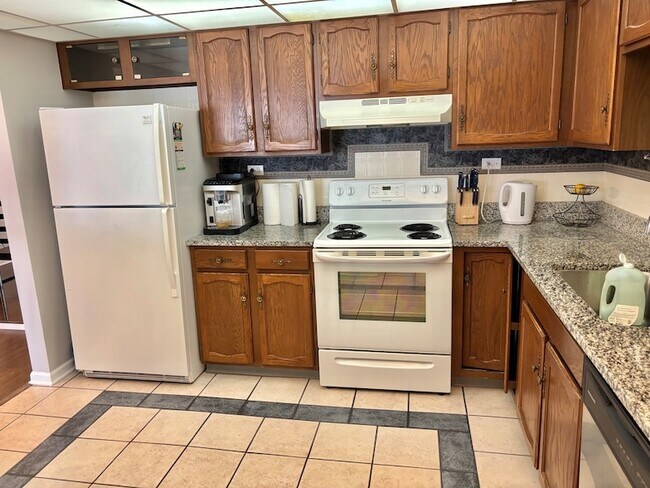 Building Photo - 375 Plum Creek Dr
