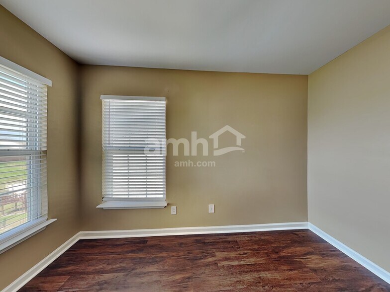 Building Photo - 115 Portland Falls Dr