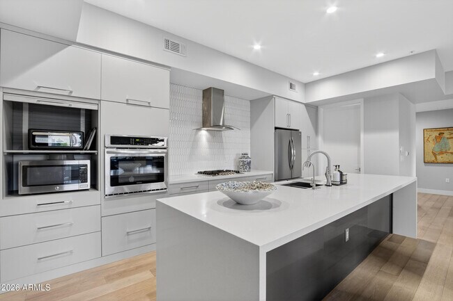 Building Photo - 16580 N 92nd St