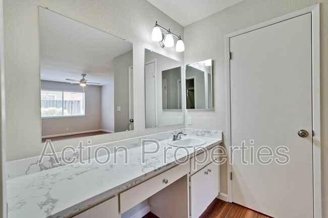 Building Photo - 1662 Merriton Ct