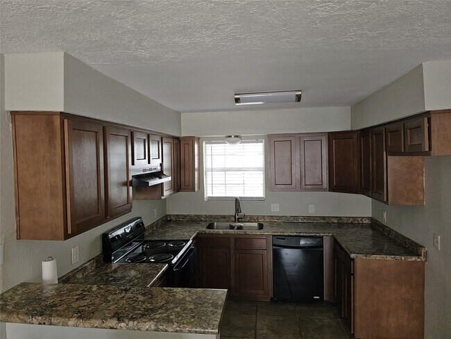 Building Photo - 1500 Oleander Dr