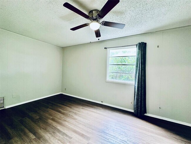 Building Photo - 1504 Sagebrush Dr
