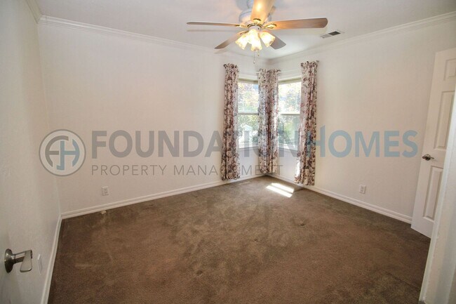 Building Photo - 130 Suffield Ave