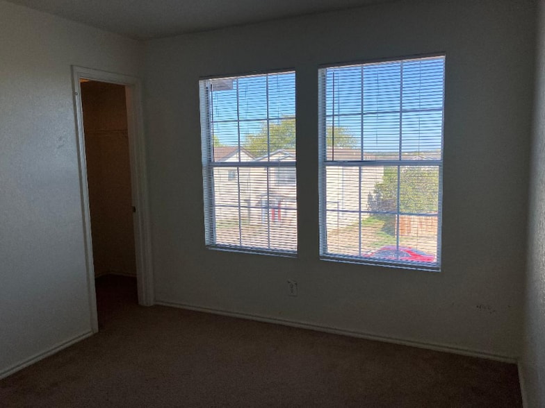 Building Photo - 9910 Amber Ledge