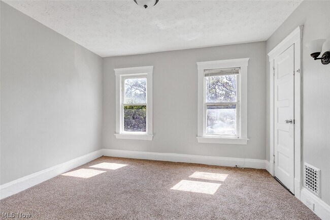 Building Photo - 9807 Parkgate Ave