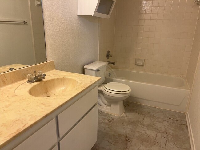 Building Photo - 4608 Fieldstone, Killeen