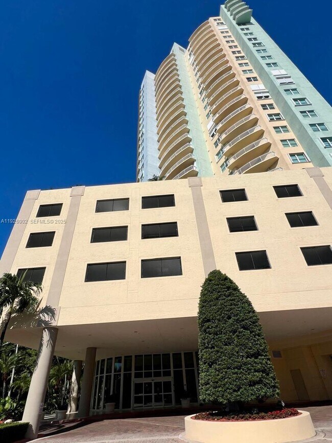Building Photo - 2475 Brickell Ave