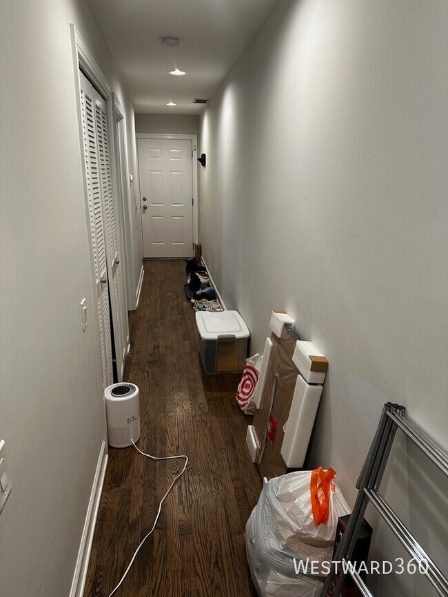 Building Photo - 2629 N Ashland Ave