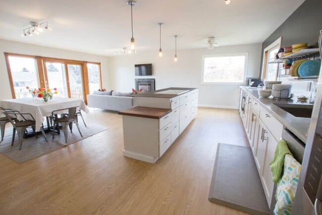 Building Photo - Beautiful Home on Bozeman's East Side