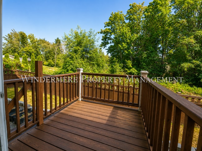 Building Photo - Bright and spacious home close to ferries, PSNS and recreational activities!