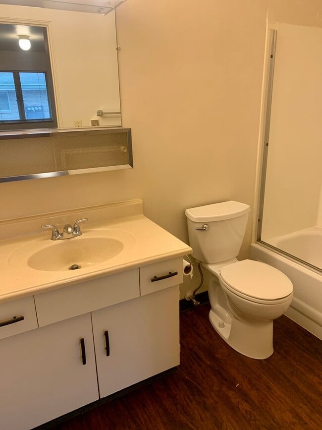 Building Photo - Moon Twp - 1 Bed 1 Bath - Tree Top Manor