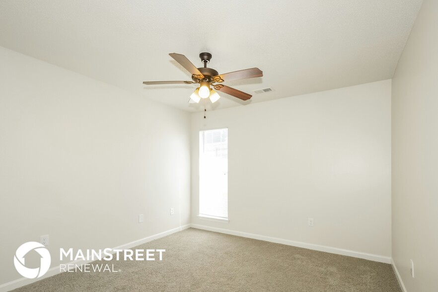 Building Photo - 8254 Manhatten Dr