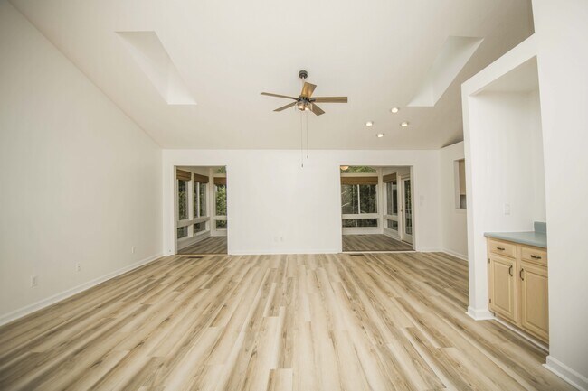 Building Photo - 106 Oohleeno Way