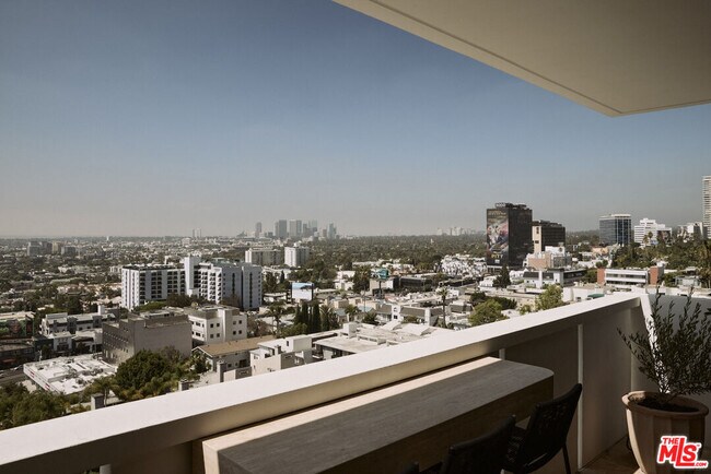 Building Photo - 8787 Shoreham Dr