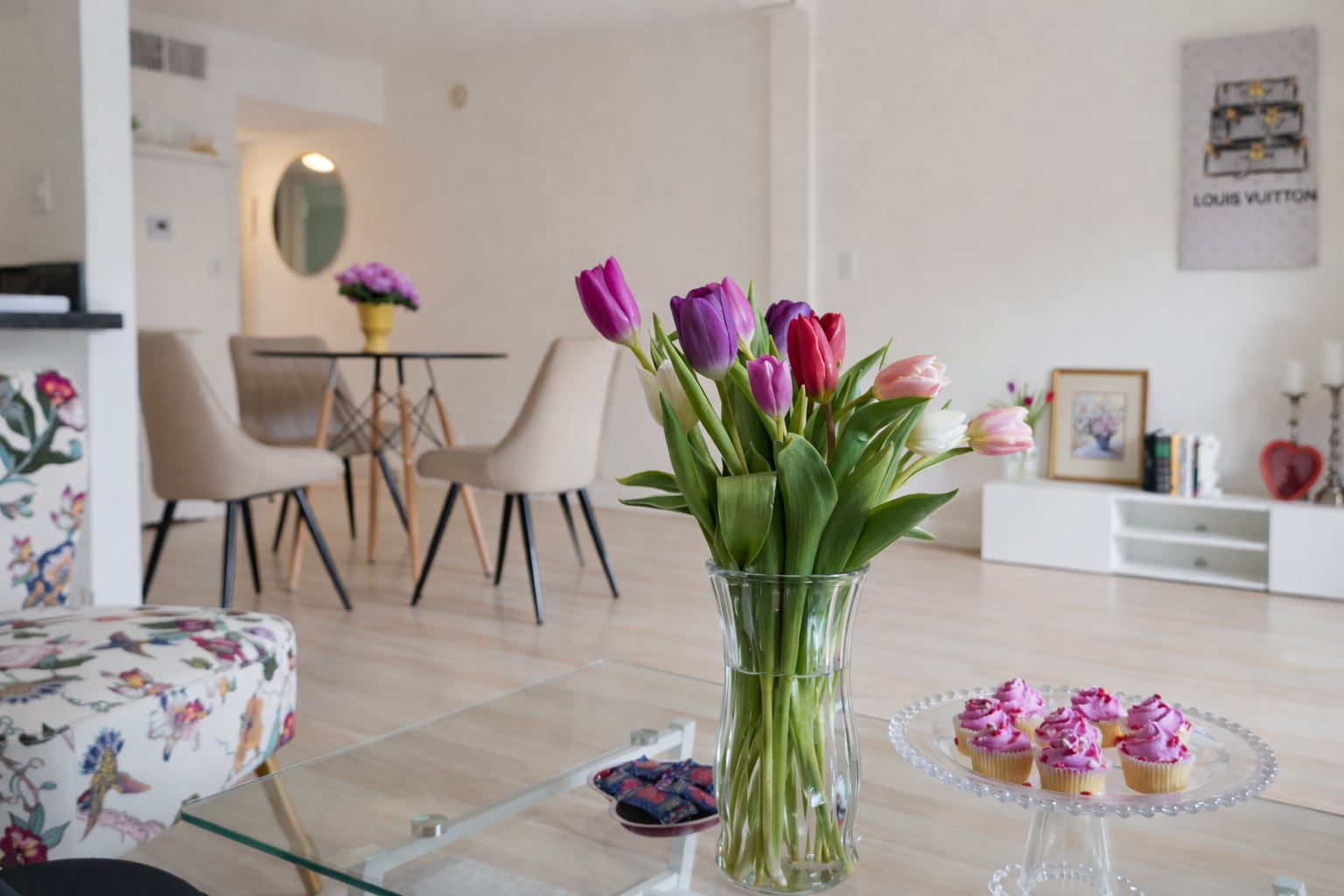 Dining area with modern chairs. - 4401 Kraft Ave